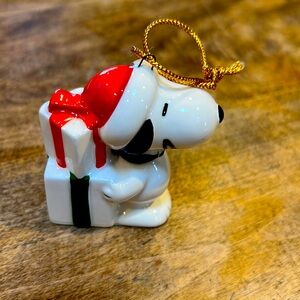 1958/1966 Snoopy Christmas Ornament with Gifts appropriate 2.5”